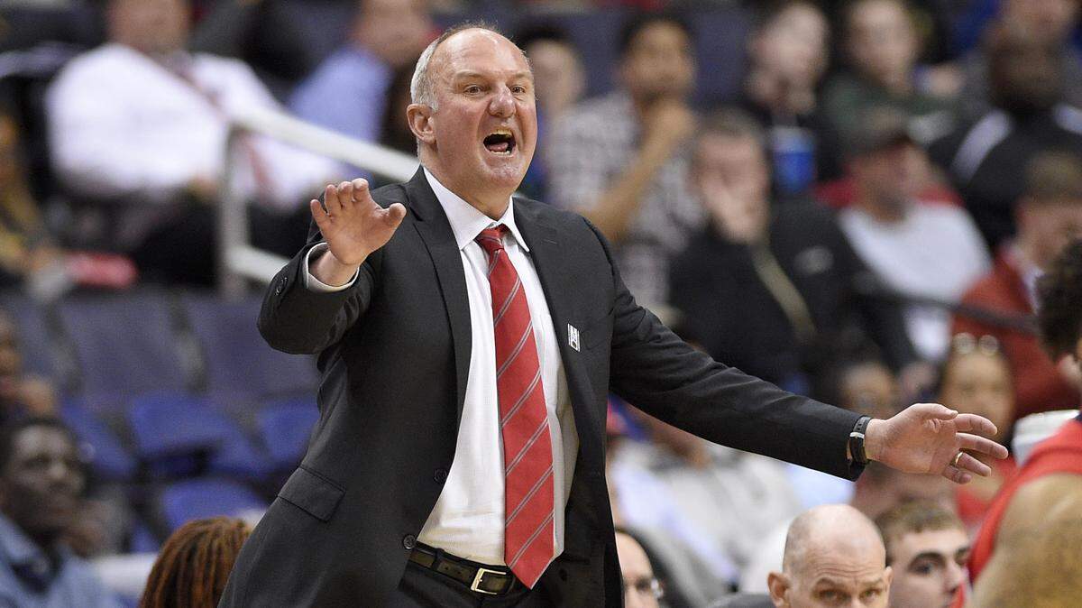 Georgia has reportedly offered Thad Matta its head coaching job.