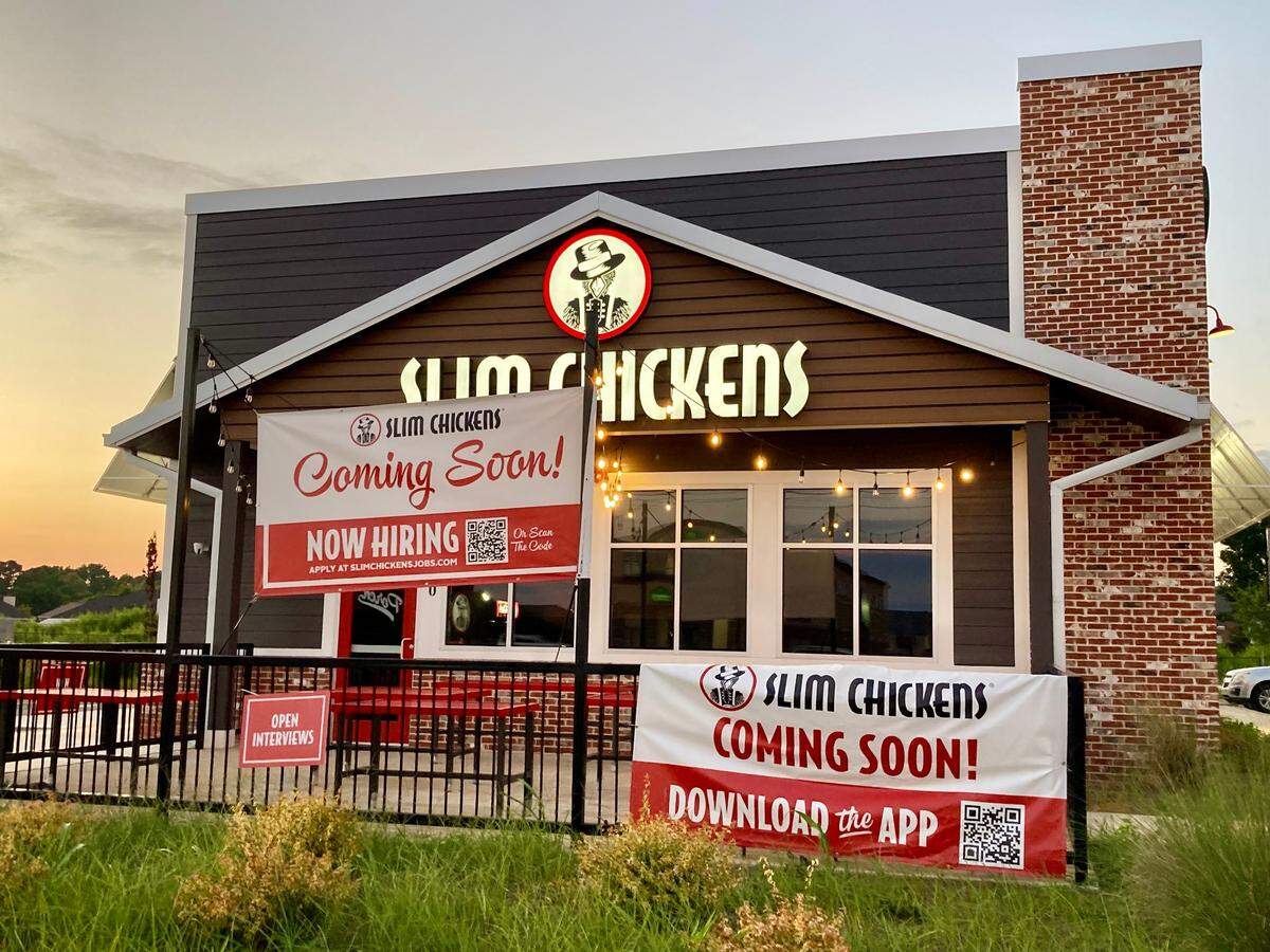 Slims Chickens sets an opening date for its first store in Middle Georgia in Warner Robins. Other stores planned for Macon and Perry.