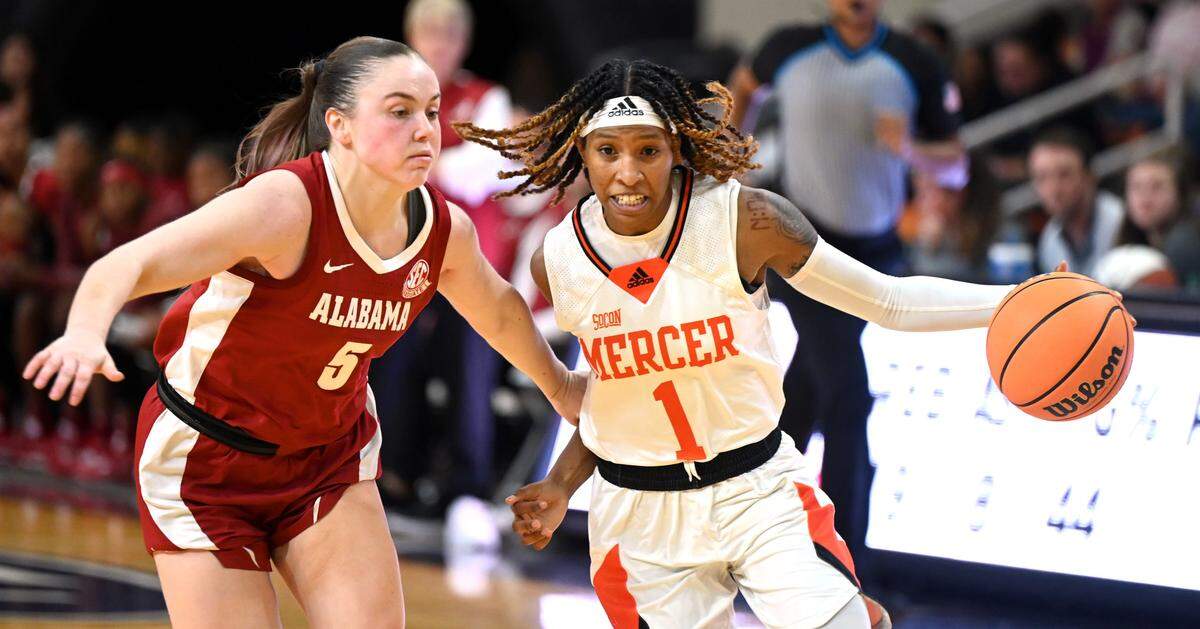 Mercer guard Amoria Neal-Tysor (1) drives the ball upcourt during the Bears’ game against Alabama Nov. 30.