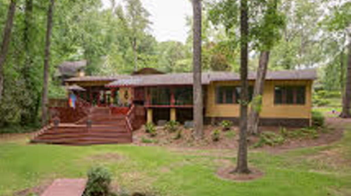 The Levitt House on Overlook Drive.