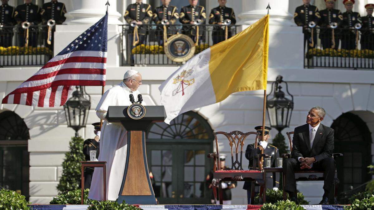 Pope Francis turns toward President Barack Obama during his welcoming remarks at the state arrival ceremony in his honor on the South Lawn of the White House in Washington, Wednesday, Sept. 23, 2015. (AP Photo/Pablo Martinez Monsivais)