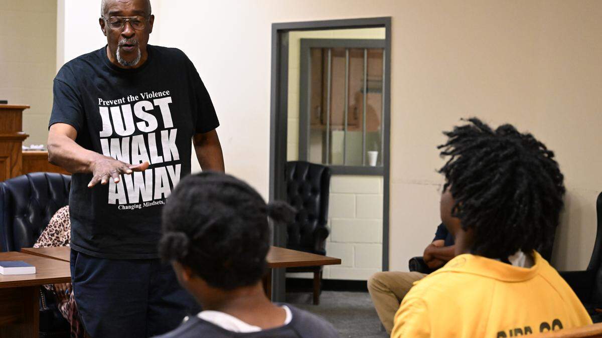 Herbert Dennard (left), founder of the Just Walk Away Initiative in Macon, speaks to detainees during his weekly meeting at the Bibb County Jail on Wednesday, Aug. 13, 2025, in Macon, Georgia. Dennard’s program mentors incarcerated people in Macon on violence prevention and shares information resources for them in and out of jail. 