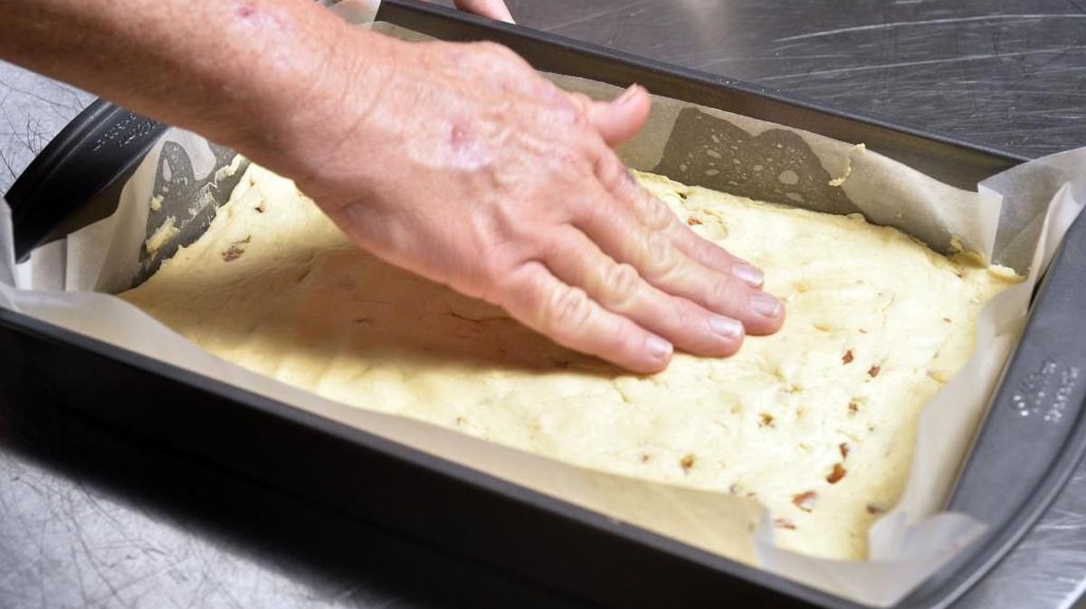 Teddi Wohlford makes Cinnamon Roll-Pecan Blondies.