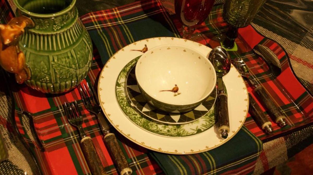 If you’re setting an extra large table this holiday season, try mixing together several different kinds of tablecloths or blankets, as long as they harmonize with each other and fit in your color palette.