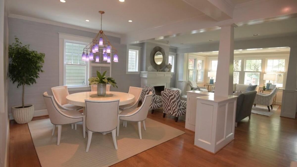 Stephanie Gamble designed the space in this Annapolis, Maryland, home near the water in subtle beach decor.