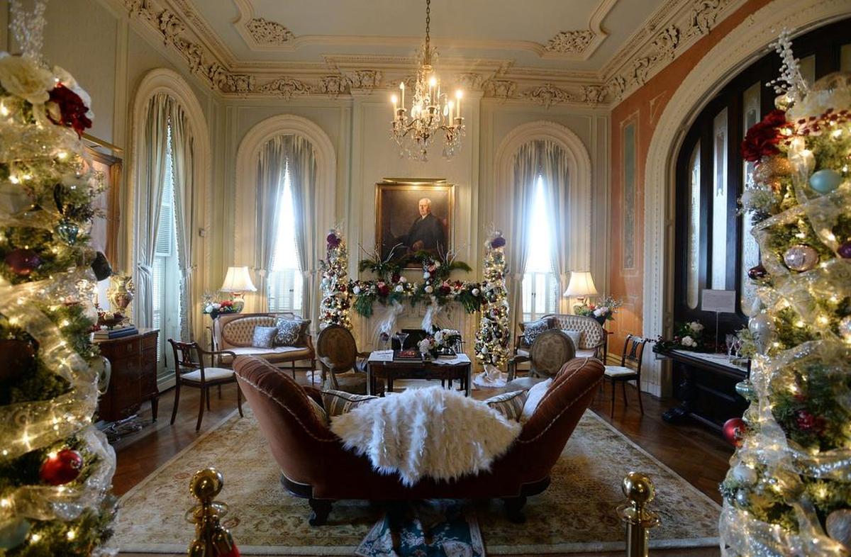 Brooke Merrill completed the main floor parlor, decorated in spearmint and ruby ornaments, just in time for the patrons party on November 30.