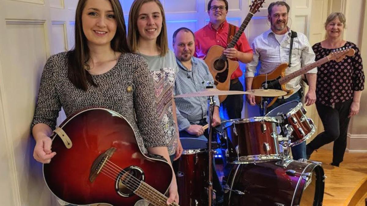 First Baptist Church in Forsyth’s 11 a.m. Sunday worship service features contemporary music.
