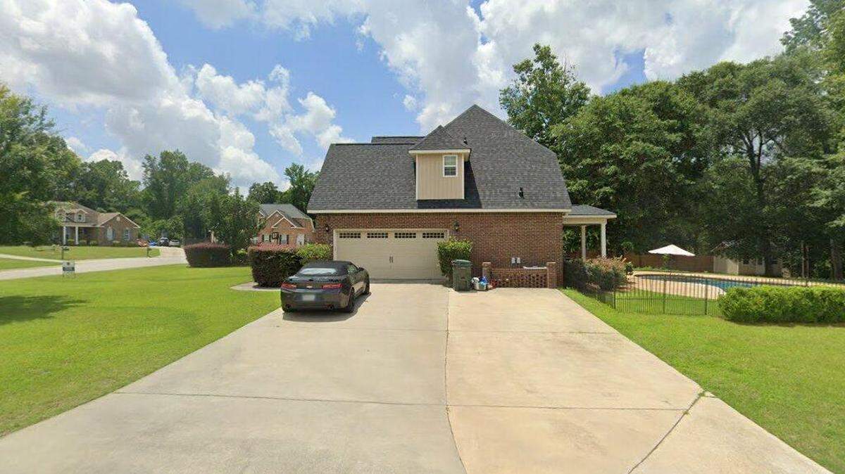 House on 2000 block of Pin Oak Terrace