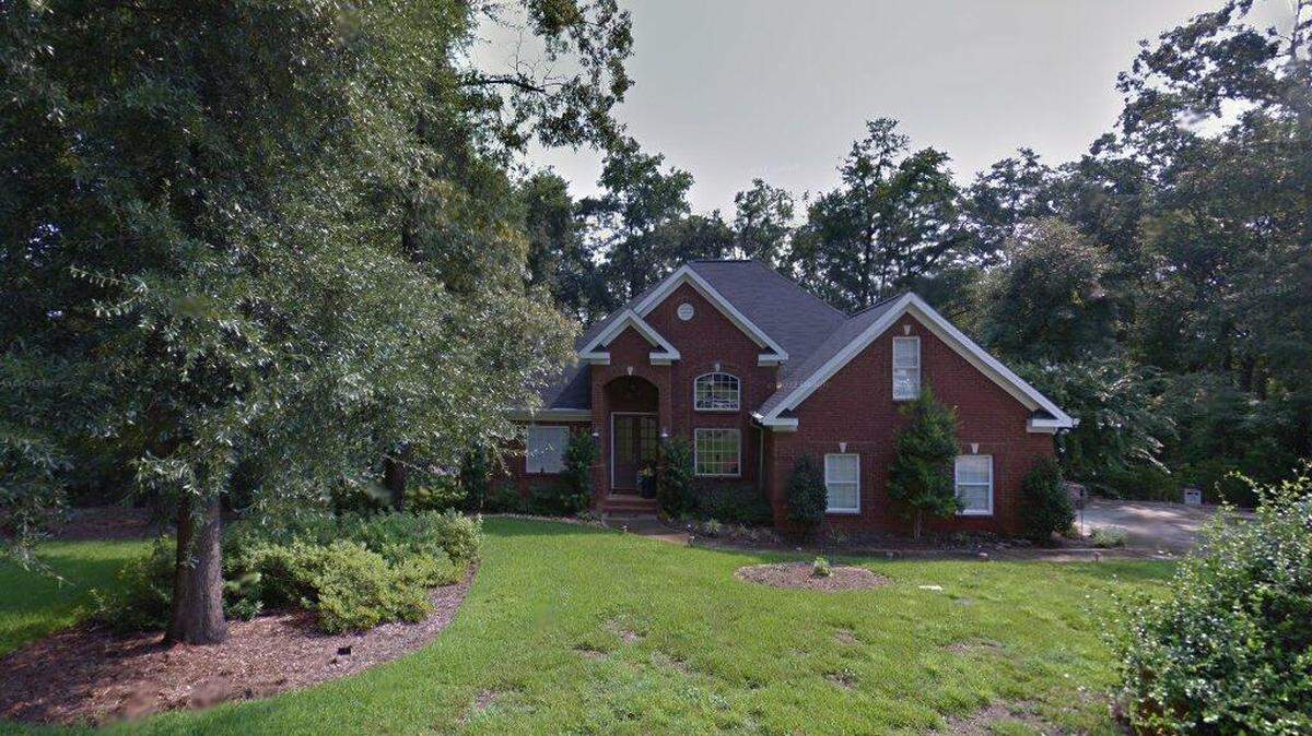 House on 100 block of Oakcrest Lane