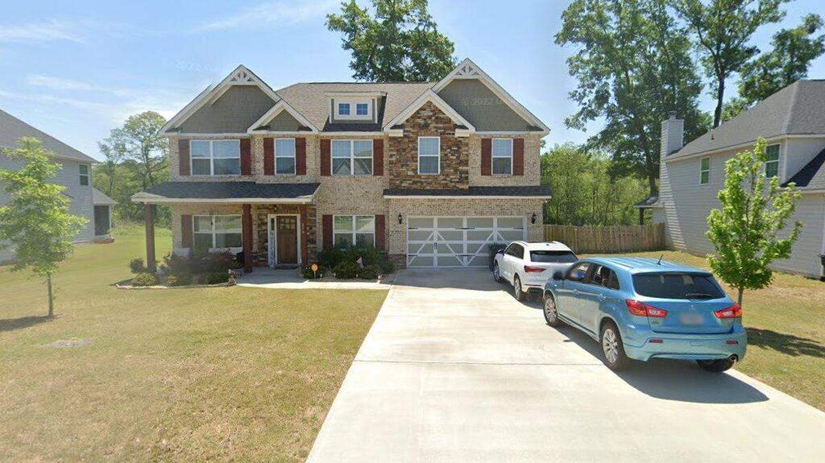 House on 200 block of Amberley Court