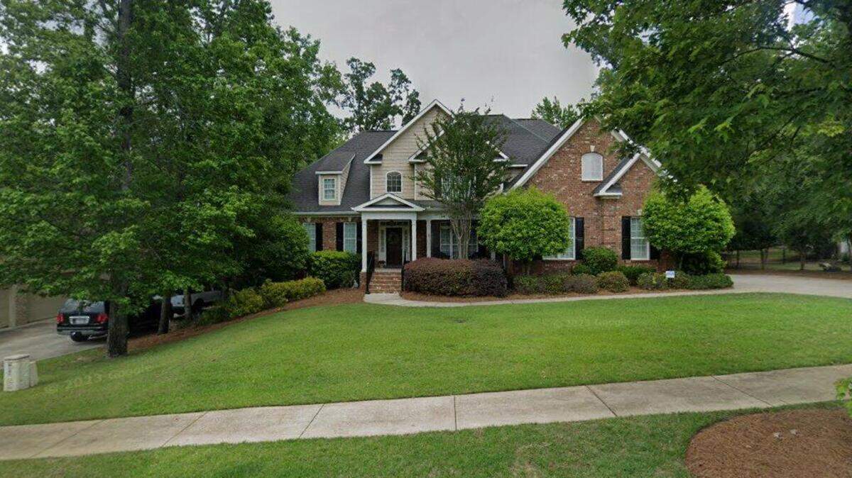 House on 400 block of Waverly Lane