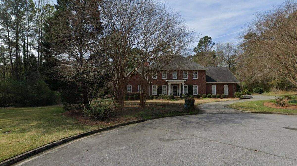 House on 100 block of Turnberry park.