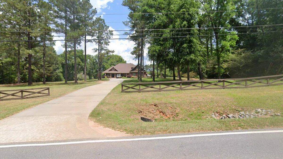 House on 100 block of Sandefur Road