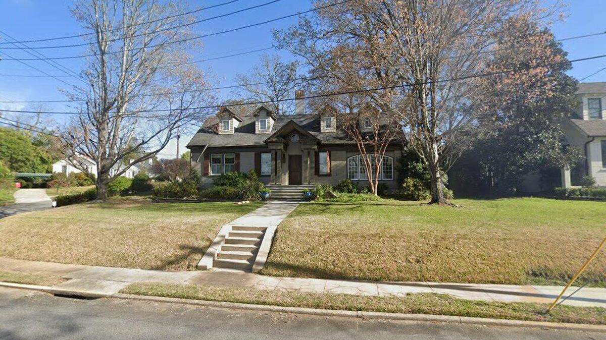 House on 3300 block of Vista Circle
