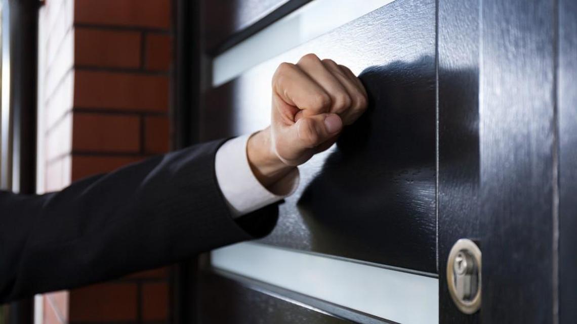 Are IL salespeople required to heed a ‘no soliciting’ sign? What state law allows
