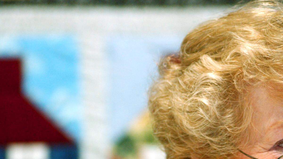Former Bibb County School Board member and retired educator Betty Phillips died early Friday morning after battling lung cancer.