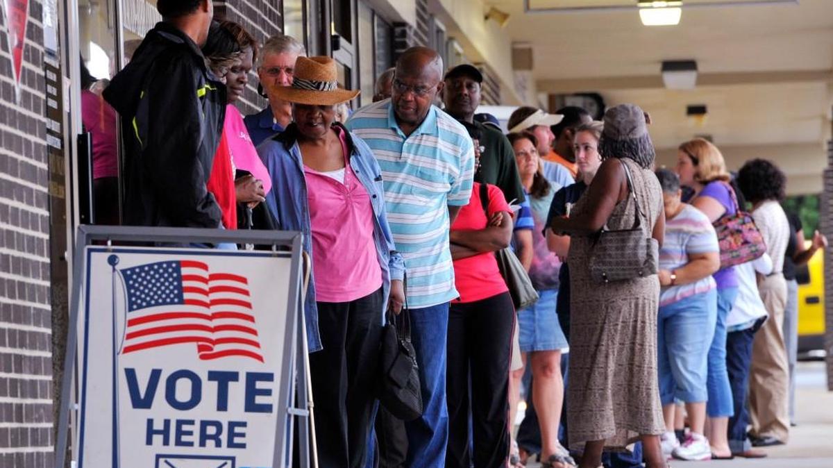 People wait in line outside to advance vote on Oct. 15, 2012, at the Macon-Bibb County Board of Elections office.