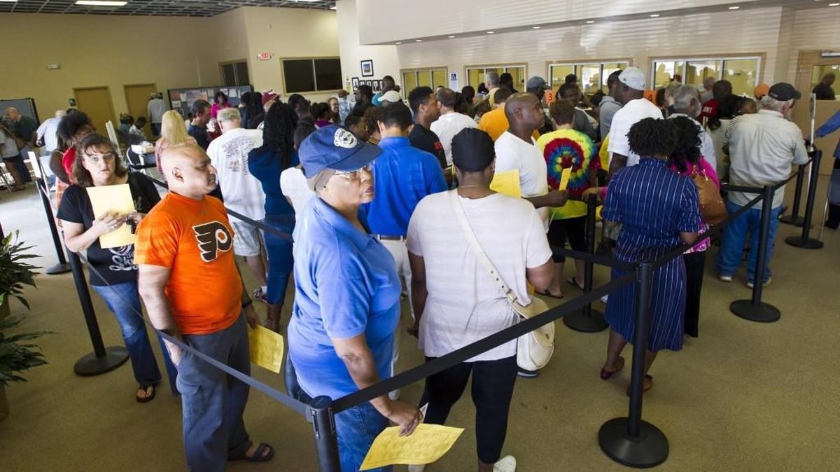 People line up to vote at the Macon-Bibb County Board of Elections on Nov. 4, 2016.