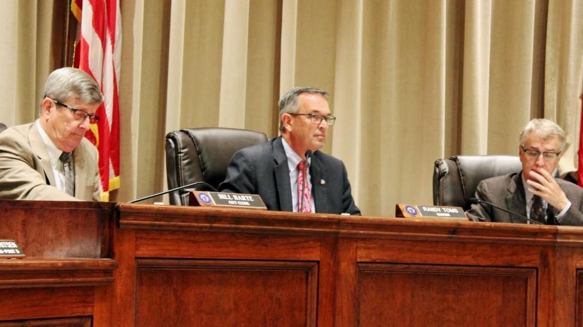 Warner Robins Mayor Randy Toms, center, presides over a City Council meeting in this file photo.