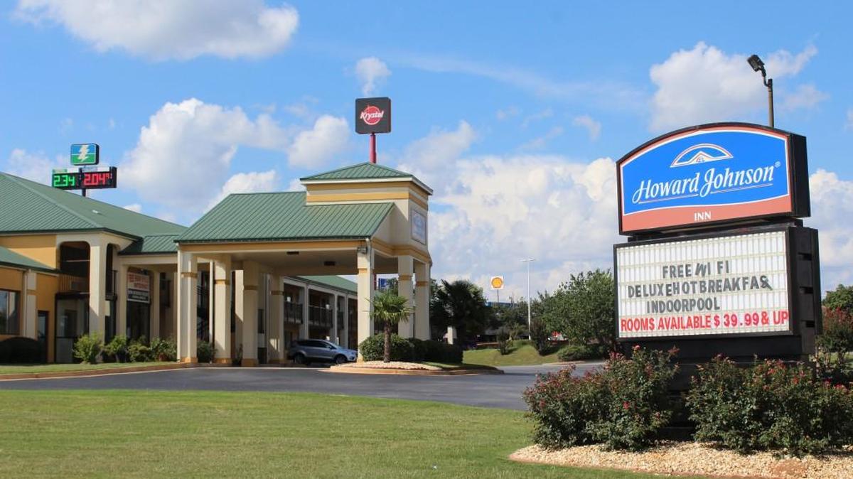 The Perry City Council voted last week to revoke the business license of Howard Johnson Inn on 100 Market Place Drive, but it will stay open because a sale of the property is in progress.
