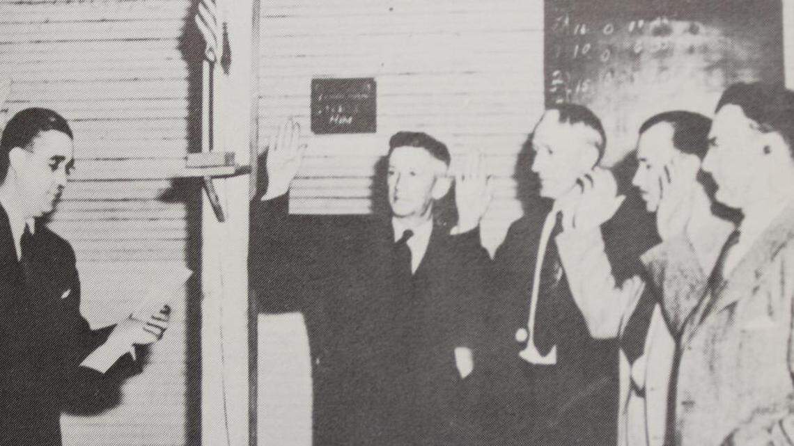 The first members of Warner Robins City Council are sworn in in 1943.