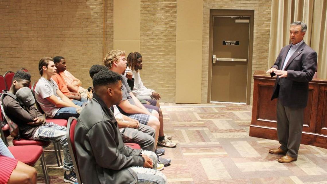 Warner Robins Mayor Randy Toms explains city government to students from Northside High School on Thursday.