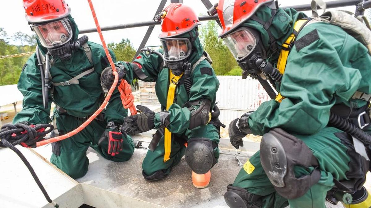 A search and extraction medic, center, with the 116th Medical Group, Detachment 1, Georgia Air National Guard, and two soldiers from 810th Engineer Company, Georgia National Guard, inspect ropes April 19 as they prepare to rescue a simulated patient trapped inside a tower during exercises at Pelham Range, Alabama.