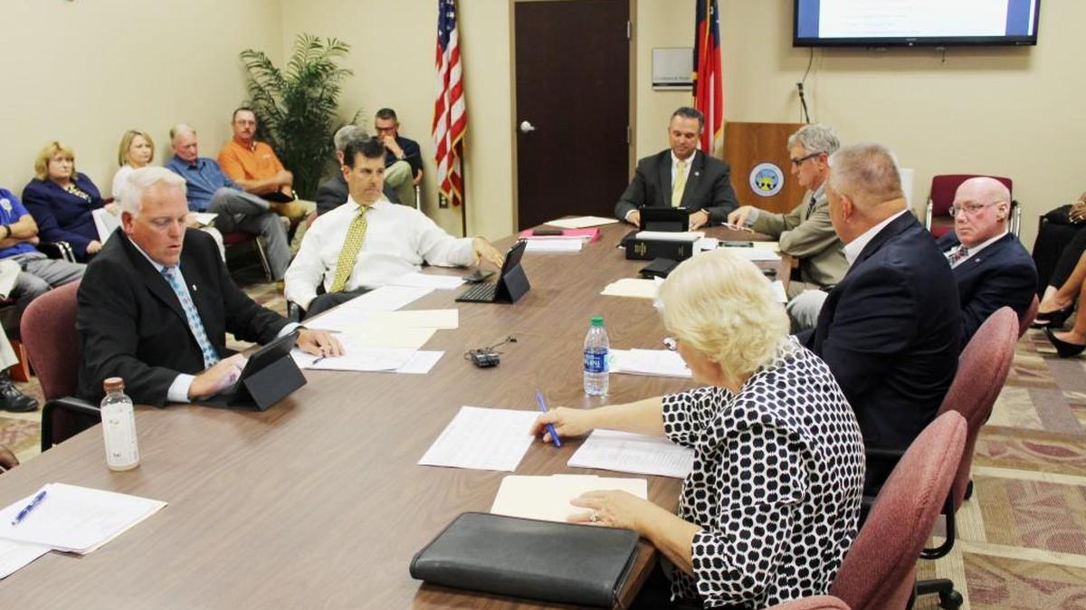 Warner Robins City Council members on Monday debate whether the city needs to announce plans for a city administrator.
