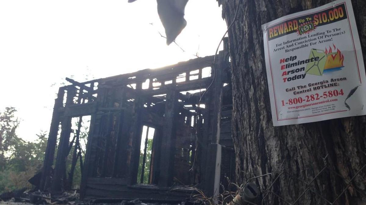 The Georgia Arson Control Hotline is offering a reward for information leading to the arrest of the person who set fire to a vacant house early Tuesday morning at 2078 Third St. in Macon.