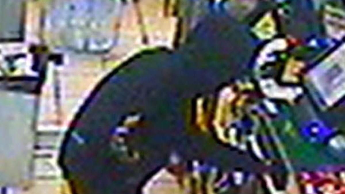 Monroe County sheriff’s deputies are looking for a gunman who stole money from the BP gas station at 1334 Rumble Road early Wednesday.