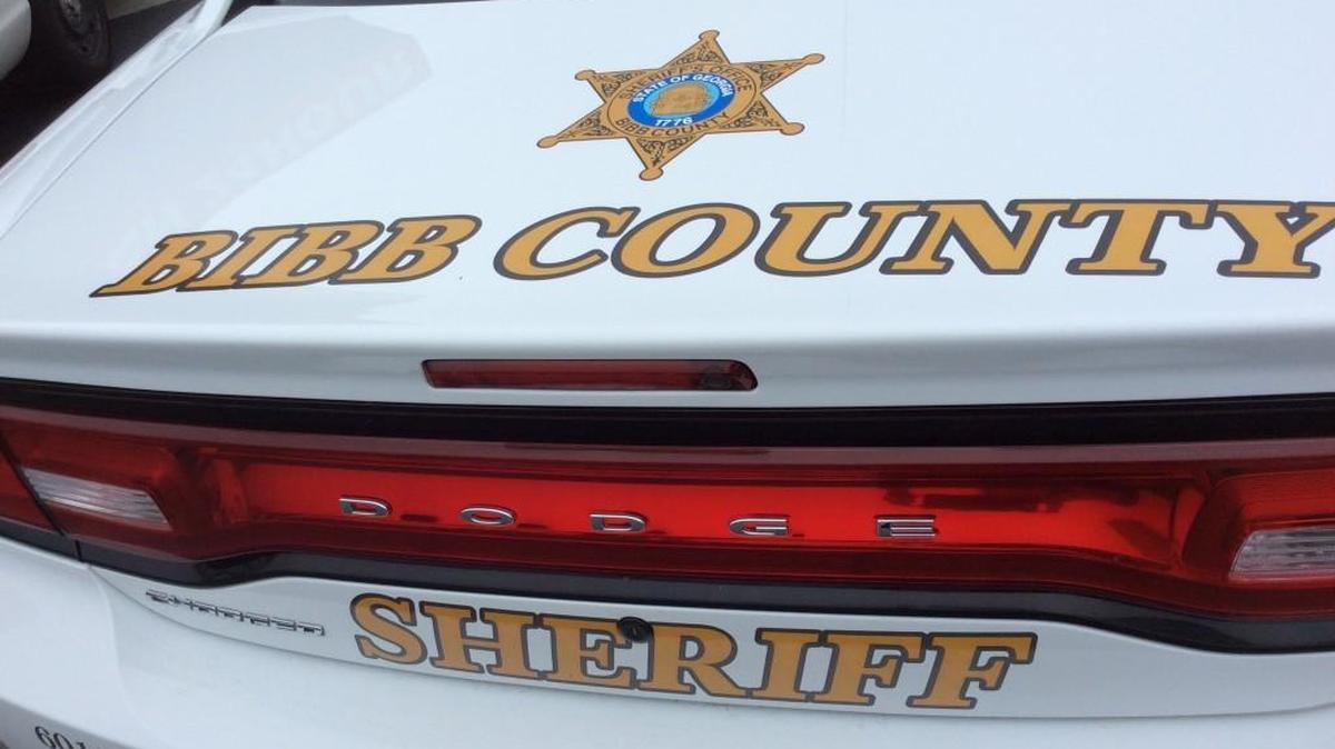 Bibb County sheriff’s deputies are investigating after a 16-year-old boy showed up at the hospital with a gunshot wound early Wednesday.