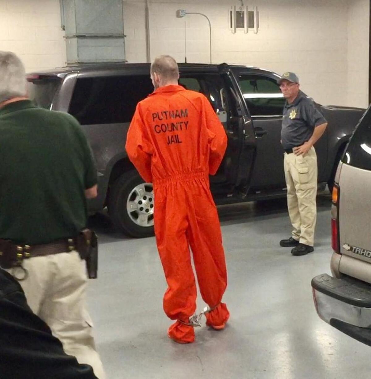 Escapee and accused killer Ricky Dubose shuffles toward an SUV that would take him back to Georgia from Tennessee early Wednesday.