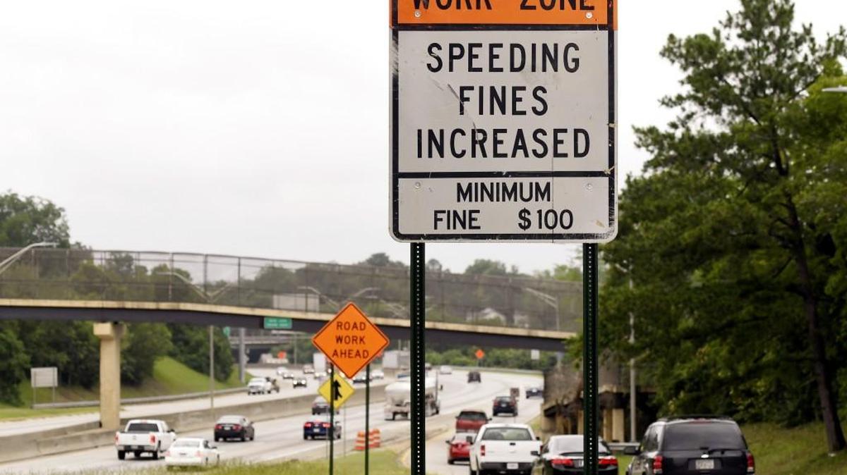 Work zone signs line the entrance ramp to Interstate 75 North from Hardeman Avenue.