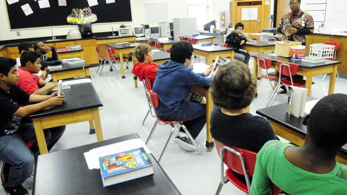 Huntington Middle School principal Gwendolyn Taylor talks to a group of eighth grade students about the book “The Pact” in this 2010 file photo.