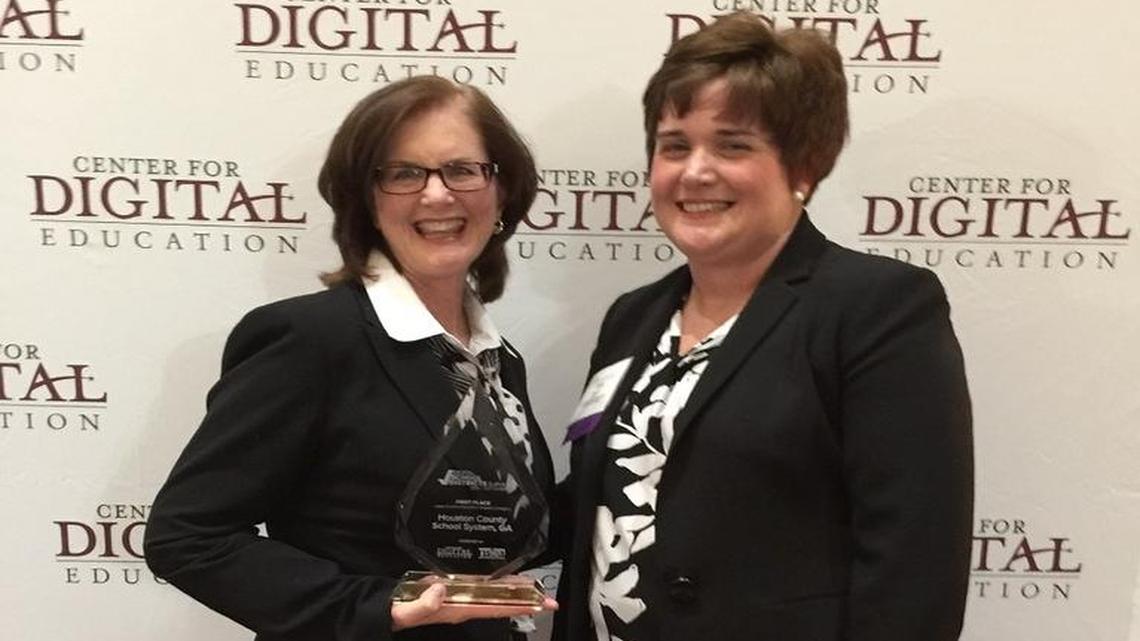 Houston Director of Community & School Affairs Beth McLaughlin accepts the 2016-17 Digital School District Survey first-place award for schools with 12,000 or more students on March 25. She is pictured with Pam Dee from Canon Business Solutions, a sponsor of the awards program.