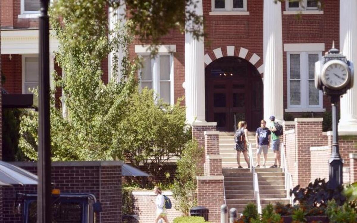 Students have a conversation on the steps out front of Parks Hall at Georgia College and State University. The college is hosting Georgia Power’s 2017 leadership conference for high school students.
