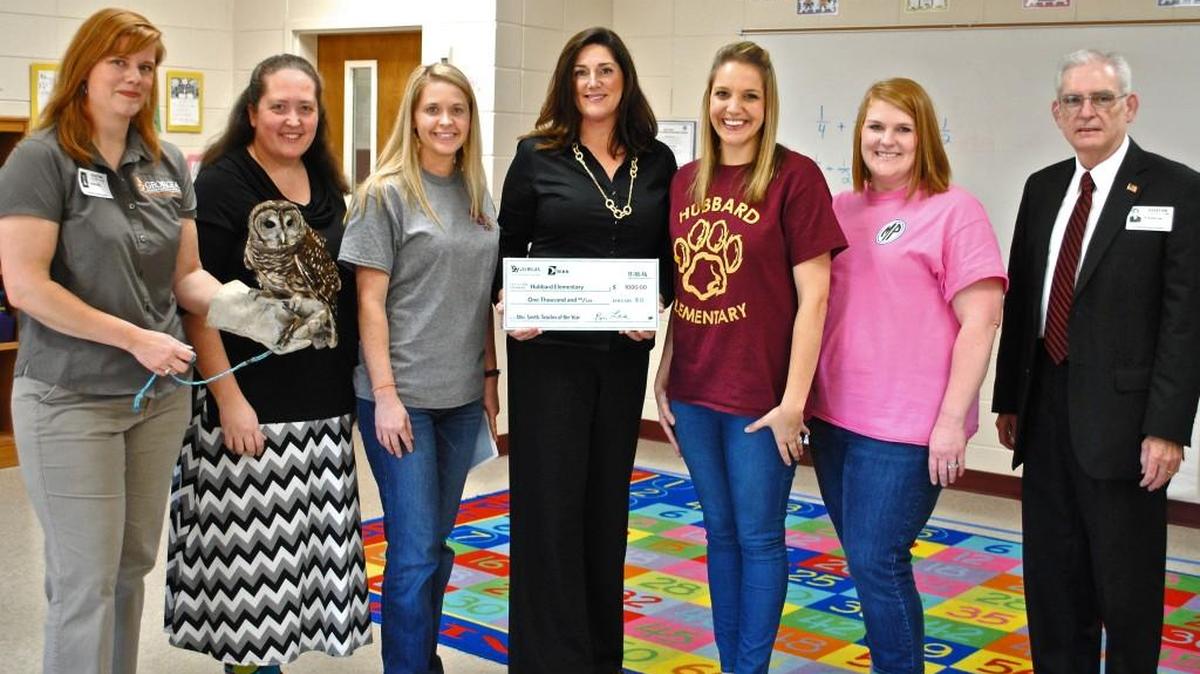Pictured, from left, are Linda May, Nongame Conservation’s environmental outreach coordinator; Hubbard Elementary third-grade teachers Marnai Boose, Amy Carter, Tiffany Smith, Katie Whitley and Lynn Grizzard; and Environmental Resources Network representative Ron Lee.