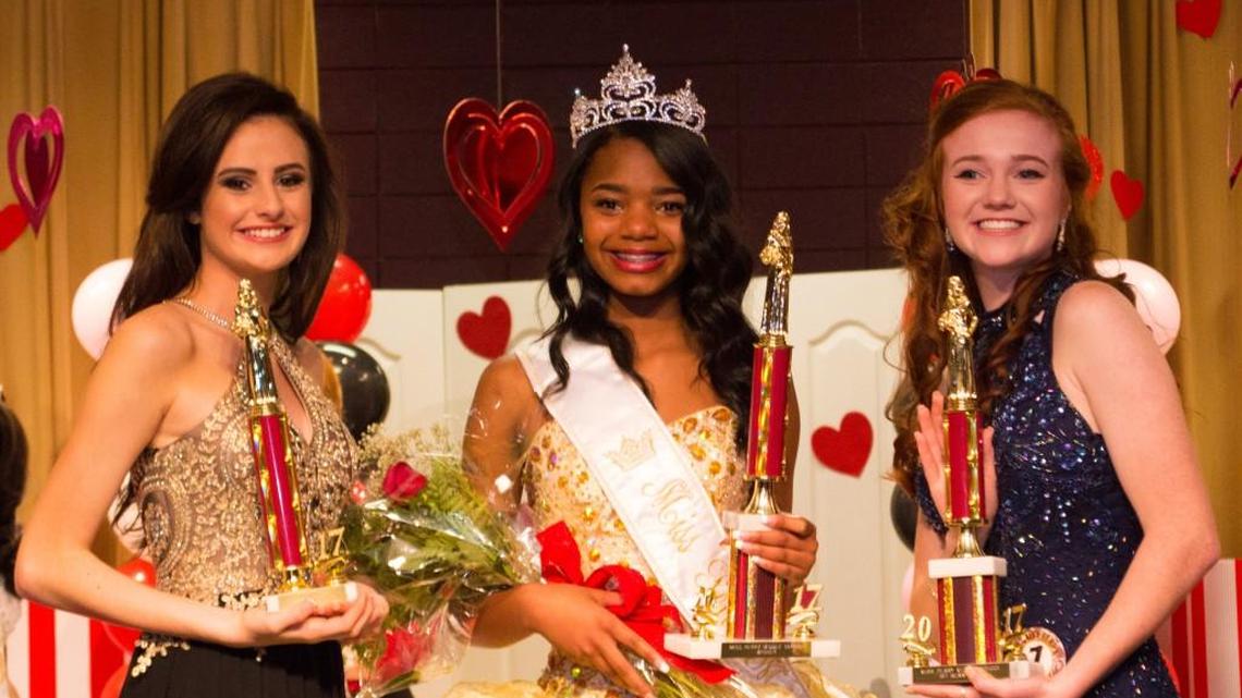 2017 Miss Perry Middle School Brianna Wynn, center, is pictured with first runner-up Julie Edes, right, and second runner-up Valorie Whitman, left.