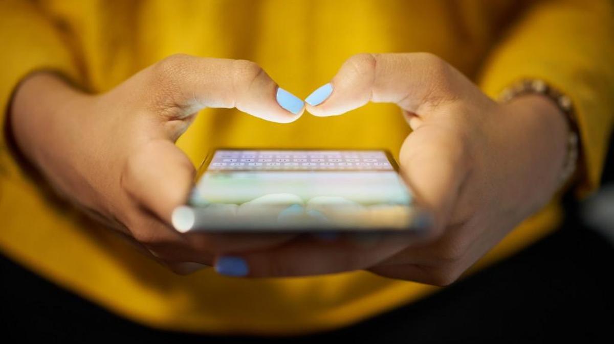 Verizon, T-mobile and AT&T have various discount plans available to active military personnel and veterans.