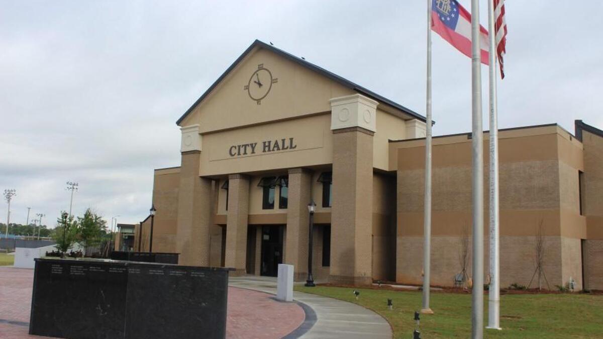Early voting in Warner Robins is at City Hall in the pre-council meeting room.