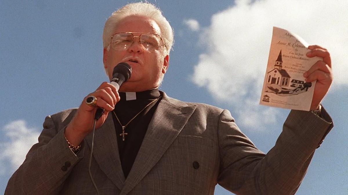 Pastor Wayne Cochran preaches in Miami in this Dec. 1995 photo.