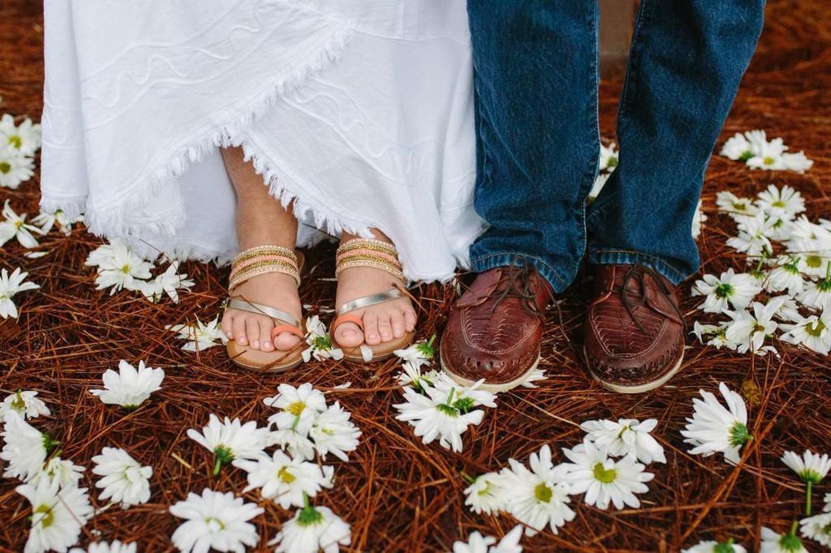 John Hickernell and Karen Redman married at the Big House on June 4, 2017, the day after Gregg Allman's funeral. The flowers were in memory of their dog Daisy.