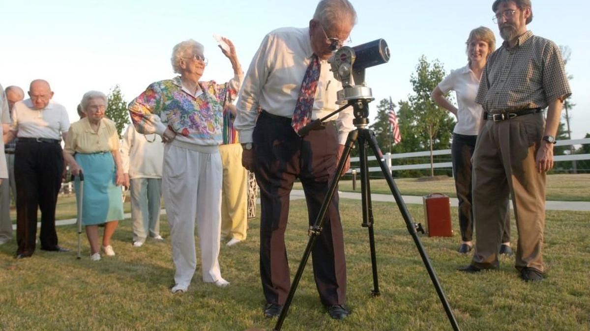 Macon astronomer Bob Coke, and his his wife Sally, right, set up a telescope for a Pinegate ``eclipse party'' in this Telegraph file photo. Pinegate is said to be the highest point in Macon.