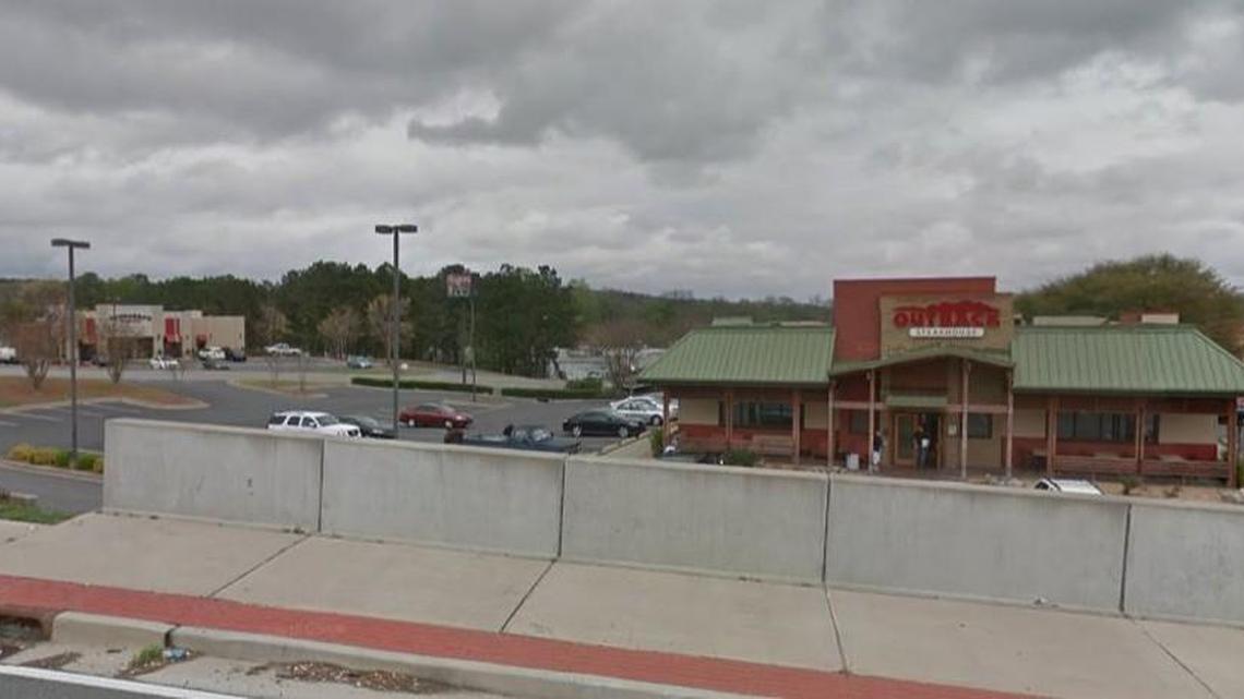 Bloomin’ Brands, the parent company of Macon’s Outback Steakhouse and Carrabba’s Italian Grill off Arkwright Road, is closing 43 restaurants across the country.