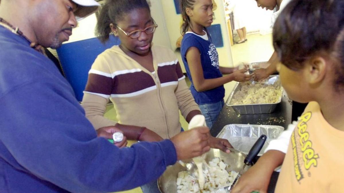 Hodac taught teen cooking classes in 2006. The Warner Robins based agency that also helps crime victims and those addicted to drugs or alcohol, will be closing in September due to lack of funding.