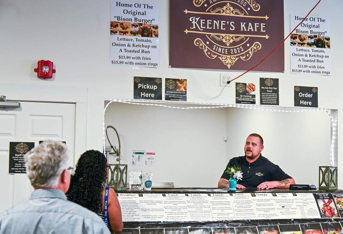 Jonathan Keene, owner of Keene’s Kafe thanks customers as they showed up in force during lunch Thursday. Keene got a call early Wednesday morning after burglars broke into the restaurant and took all his money and ruined all his food by leaving the fridge and freezer open.