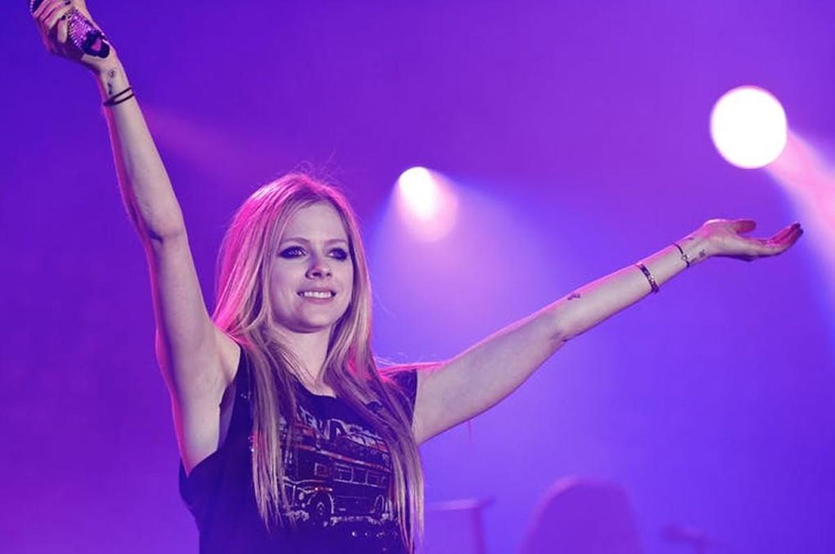 Fans think Avril Lavigne died and was replaced by a clone named Melissa.