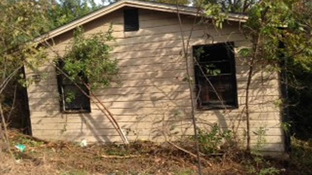 One of the blighted structures in Pleasant Hill.