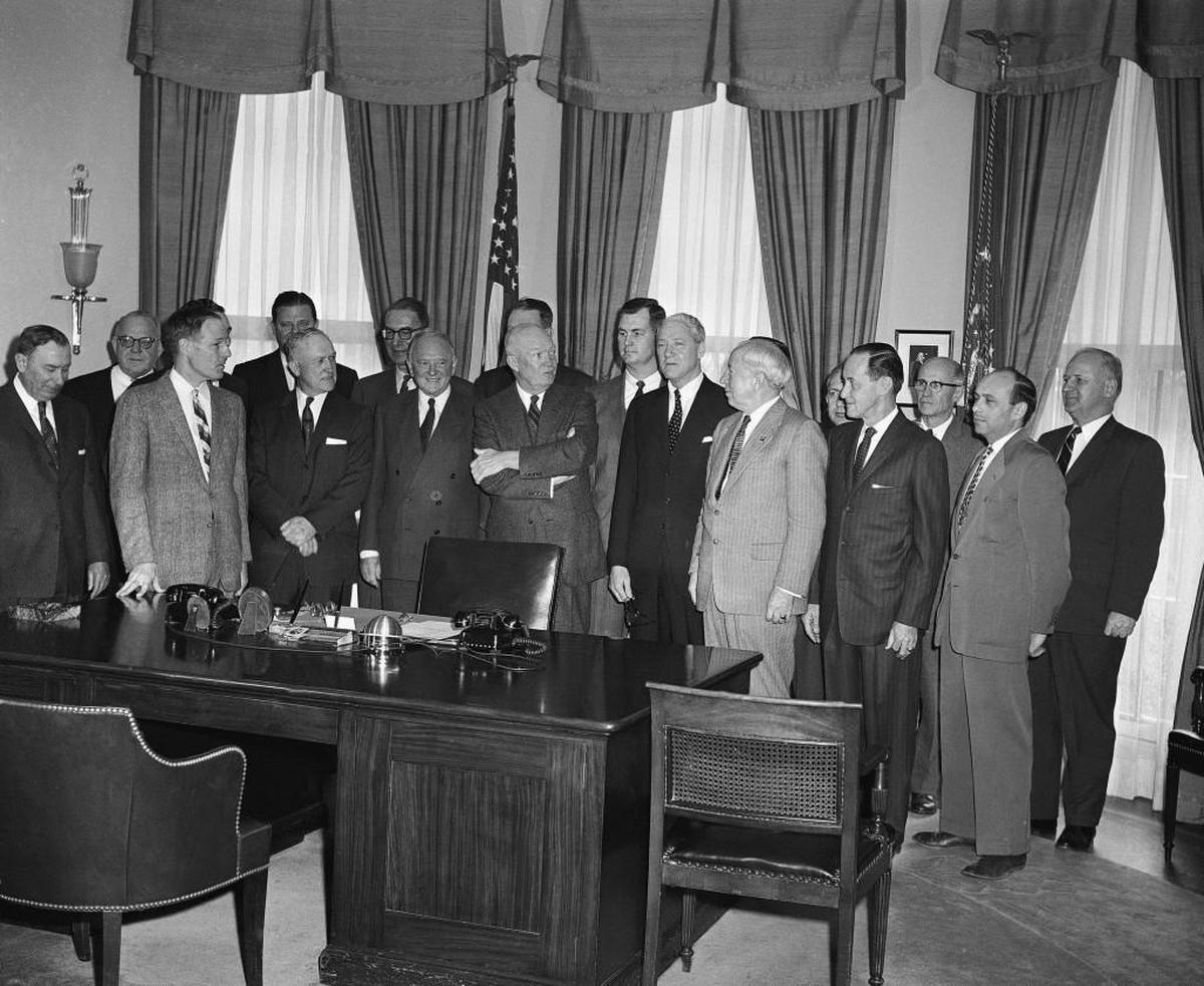 President Dwight Eisenhower poses with a group of senators and representatives who came to the White House on Feb. 26, 1959 in Washington to invite the Chief Executive to the July 4 dedication of the Cumberland Gap National Park, located on the boarders of Kentucky, Tennessee and Virginia. Front row, left to right, are: Sen. Harry Byrd (D-Va), Eisenhower, Sen. John Sherman Cooper (B-ky), and Rep. Carroll Reece (R-Tenn). In rear are Sen. Estes Kefauver (D-Tenn), far left, and Rep. W. Pat Jennings (D-VA), rear of Sen. Cooper.