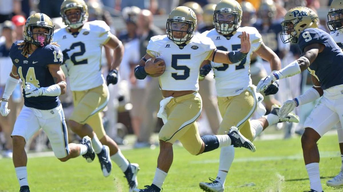 Georgia Tech quarterback Justin Thomas (5), shown here in a 2015 game against Pittsburgh, led the Yellow Jackets to victory Saturday in Ireland over Boston College.